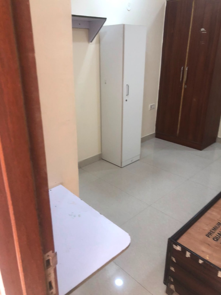 Single Room for Girls in PG Building